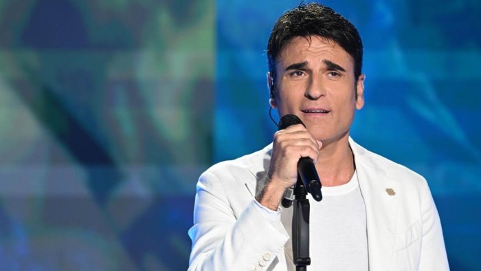 sanremo 2026 ci sono sal da vinci luche e tanti artisti napoletani