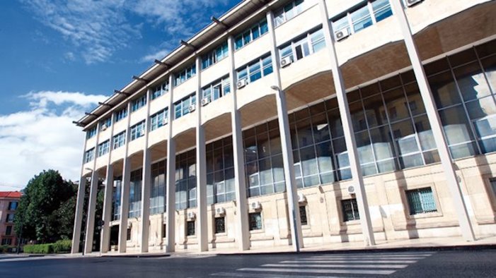 avellino in tribunale con il coltello intervengono i carabinieri