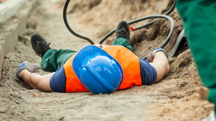 tre morti al giorno sul lavoro 84 vittime in campania da inizio anno