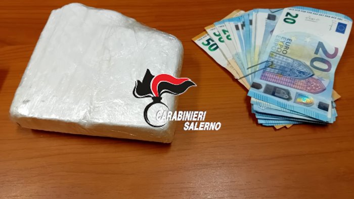 controlli anti furti nel cilento i carabinieri scoprono mezzo chilo di cocaina