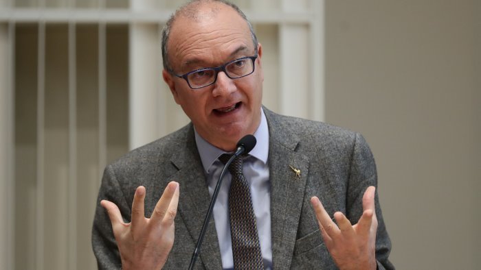 scuola valditara non servono classi meno affollate ma piu docenti