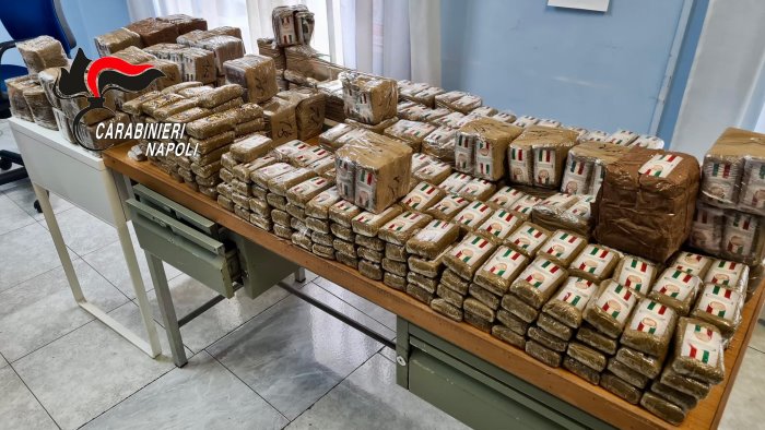 cento chili di hashish impacchettata sequestro dei carabinieri a casavatore