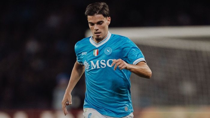 napoli solo un pari con l eintracht si complica il cammino champions