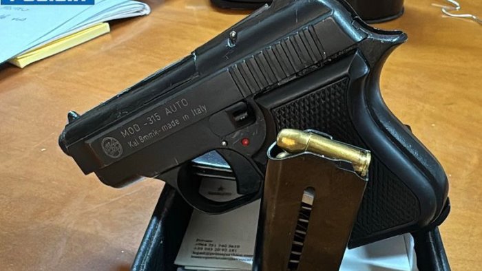 in auto armato di pistola e cartucce arrestato 39enne nell avellinese