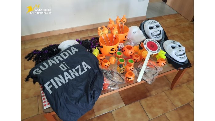 salerno operazione della finanza sequestrati 60mila prodotti non sicuri