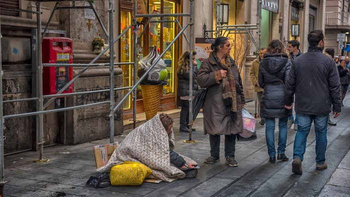 il sud dimenticato la campania affoga mentre altrove si costruisce futuro