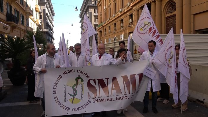 medici di famiglia in protesta alla regione campania medicina in crisi