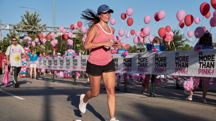 il vomero si tinge di rosa per prevenzione sport e solidarieta
