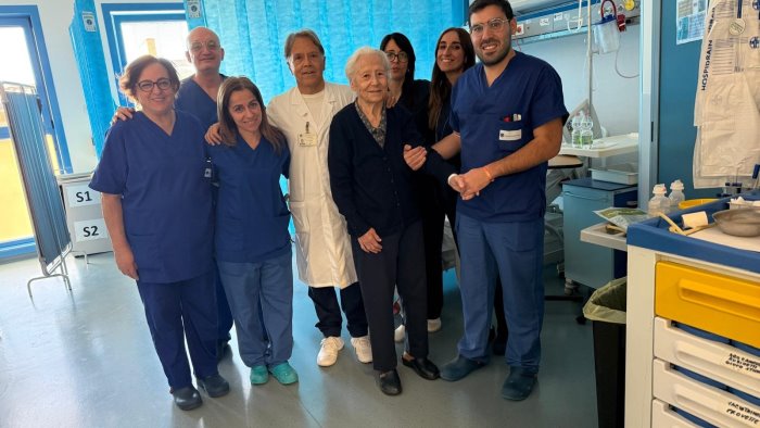 a 100 anni sconfigge un ictus e torna a casa nonna gerarda salvata al moscati