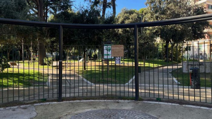 vomero parco mascagna ancora off limits e chiuso fino a sabato