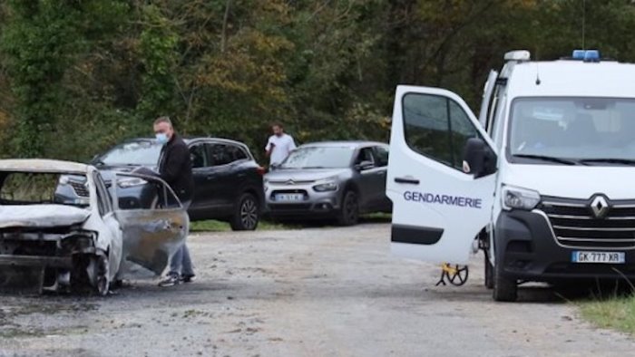 attacco con l auto sull isola di oleron cinque feriti due in gravi condizioni