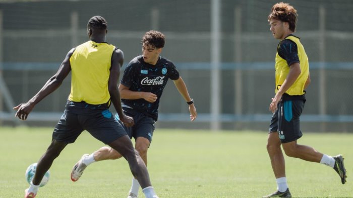 napoli poco brillante conte concede una giornata di riposo per tutti