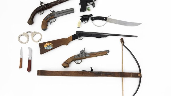 ariano in auto con pistole e coltelli denunciato 41enne di benevento