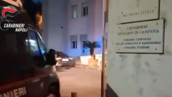 estorsioni ai commercianti e cassa per i detenuti sei arresti nel clan mallardo