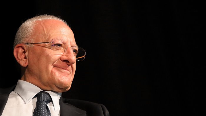 de luca non me ne andro continuero a esercitare funzioni di controllo