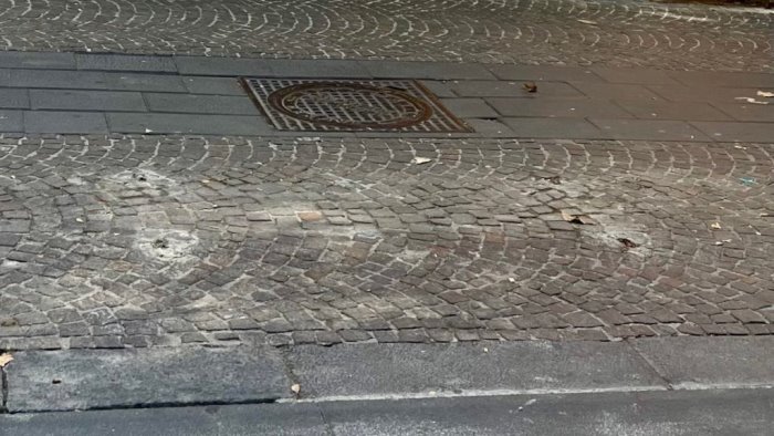 vomero via luca giordano un altra panchina sparita ma che fine fanno