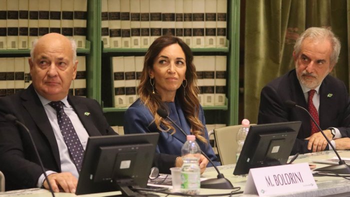 castellone raccolta firme per aumento prezzo sigarette