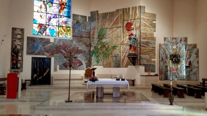 pompei il maestro yuriy kuku inaugura l opera pittorica i santi arcangeli