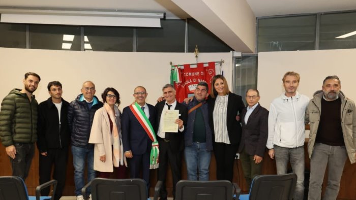 cerimonia a casola di napoli cittadinanza onoraria a angelo iannelli