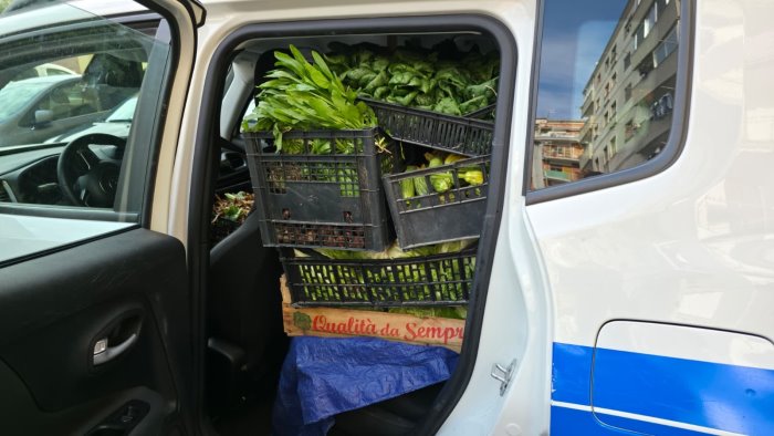 commercio abusivo sequestrata merce e denunciato un uomo