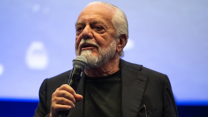 de laurentiis duro sullo stadio maradona e un cesso e vecchio