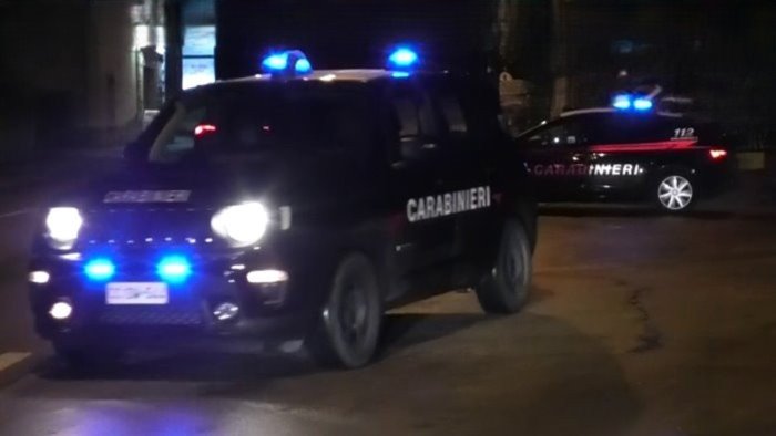 se non mi arrestate uccidero mia moglie sono passato sotto casa ma non c era