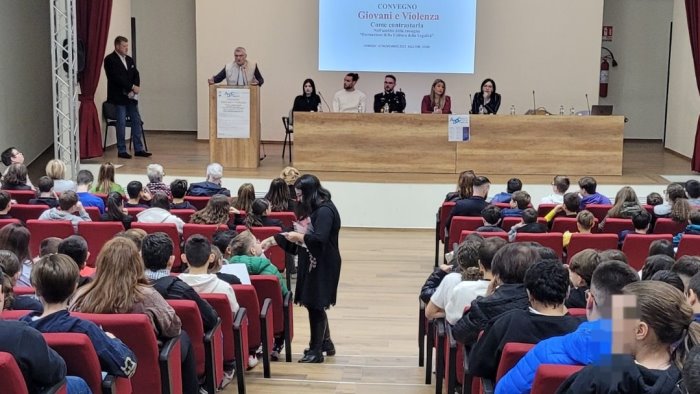 giovani e violenza come contrastarla se ne e discusso ad apice