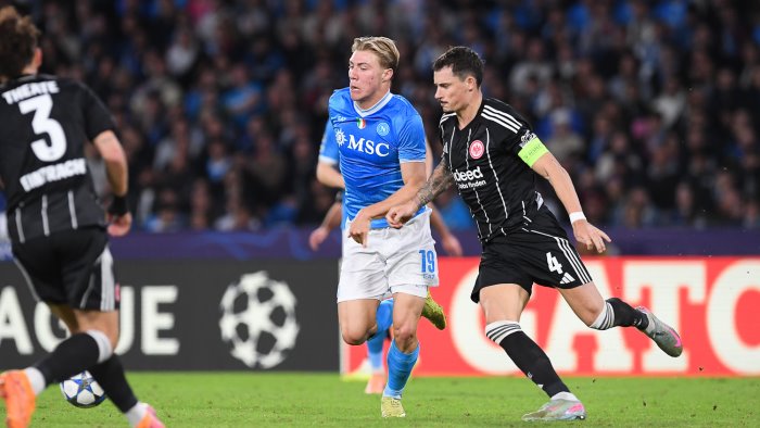 difesa solida ma l attacco si e fermato conte aspetta i gol degli esterni