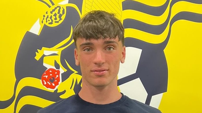 cacciamani decisivo la juve stabia batte il palermo 1 0 il tabellino