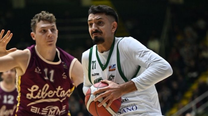 terza vittoria di fila per l avellino basket 87 80 sulla libertas livorno