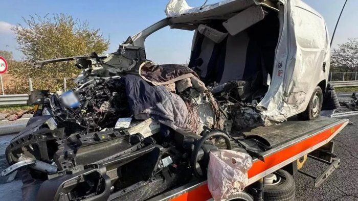 scontro frontale in tangenziale a stezzano tre le vittime