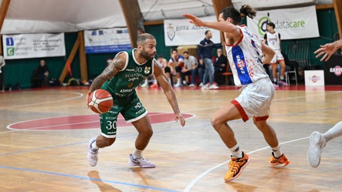 scandone avellino ko in trasferta contro la carver roma 74 63