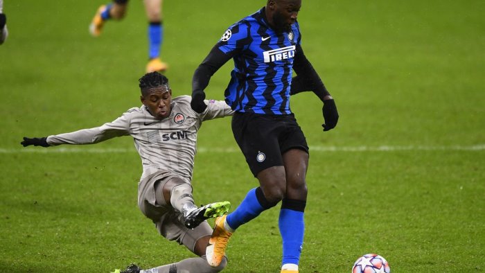 inter solo 0 0 con lo shakhtar nerazzurri fuori dall europa