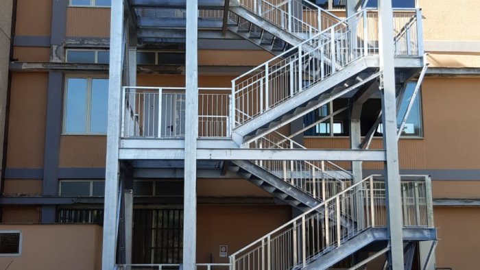 realizzata una scala di emergenza all istituto besta gloriosi