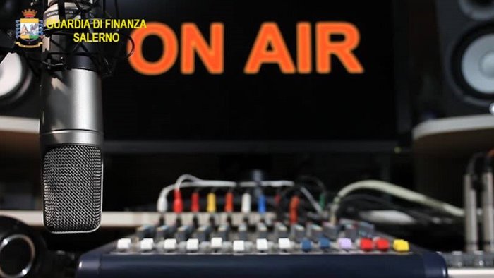 trasmissione illegale fiamme gialle spengono la radio