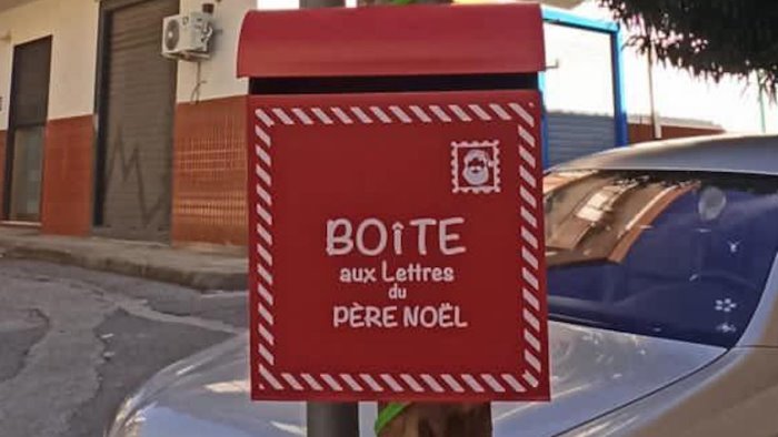 fisciano spuntano le cassette postali per babbo natale