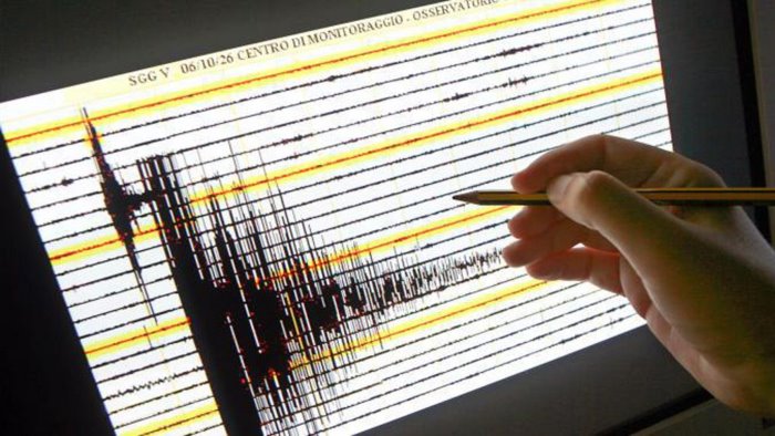 terremoto in campania altre due scosse nella notte