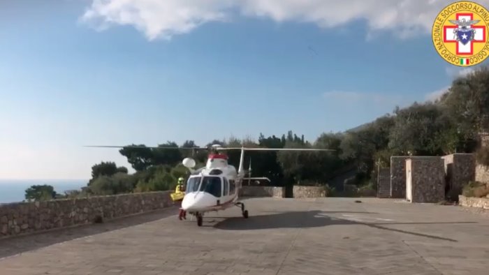 si ferisce con un tagliaerba 44enne soccorso in elicottero