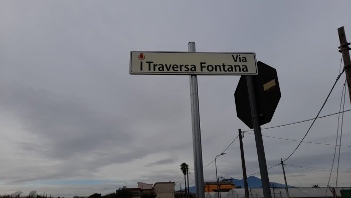 pagani installata la segnaletica in via fontana