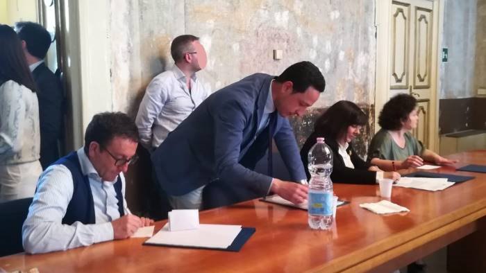 vietri consiglieri di l alternativa disertano il consiglio