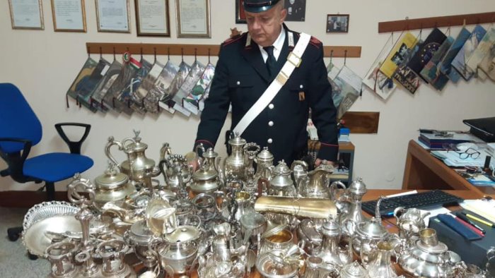 pellezzano rubano 100mila euro di gioielli e argento beccati