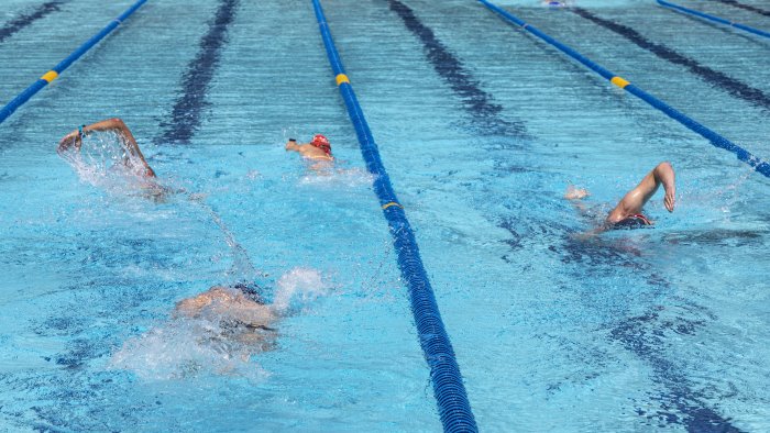 vanessa nuoto smile protagonista a napoli con due atleti