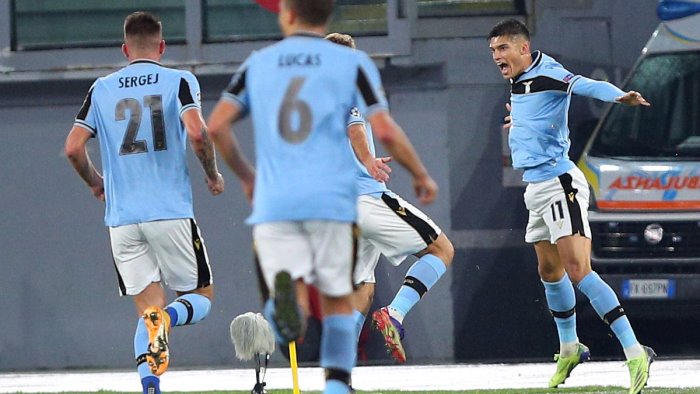 lazio agli ottavi di champions 2 2 contro il bruges