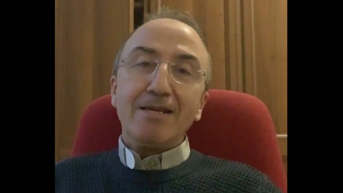 don antonio apre ai no vax da me possono venire a messa nessuno ghettizzato