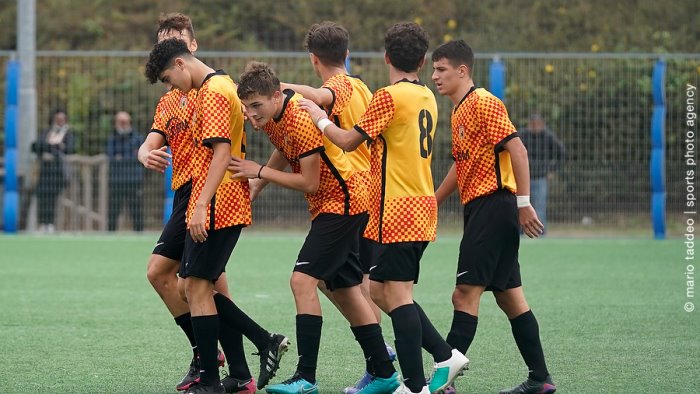 under 17 all avellola c e benevento roma in palio il primo posto