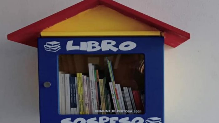 pertosa un libro sospeso per condividere la cultura e le emozioni della lettura