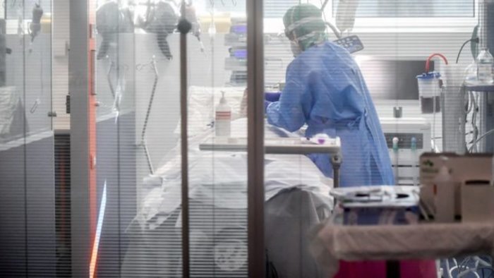 il covid non perdona 35enne colpito dal virus muore in ospedale a maddaloni
