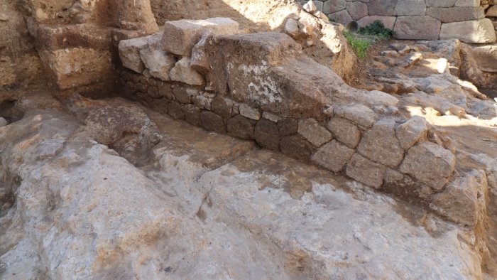 parco archeologico di velia dagli scavi emergono i mattoni del primo santuario