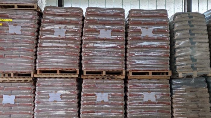 pellet abusivo blitz della finanza impianti sequestrati e denunce
