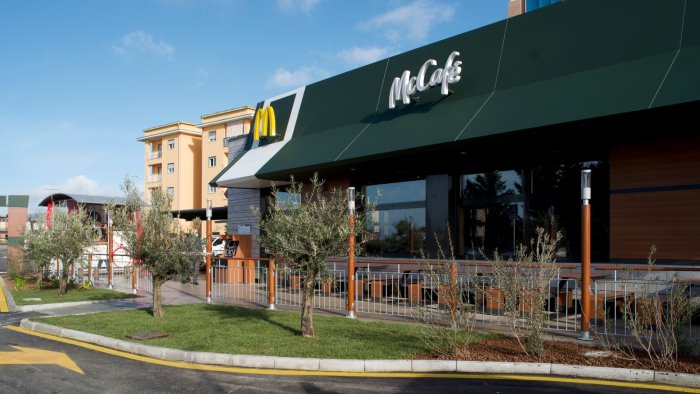 apre a battipaglia uno dei ristoranti mcdonald s piu moderni d italia